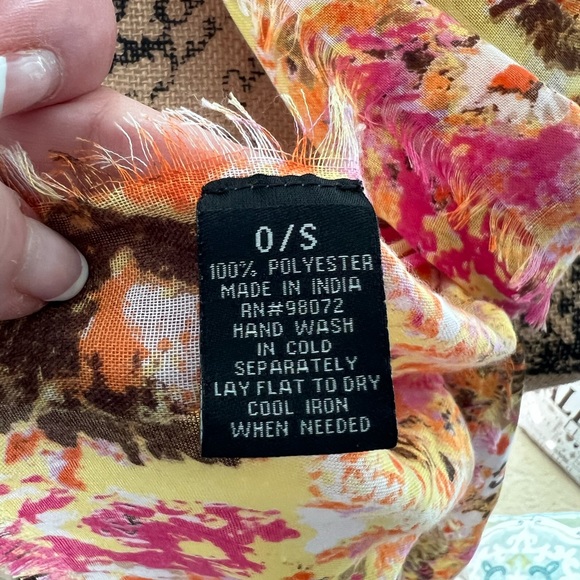 Pretty Spring Scarf - Picture 4 of 6